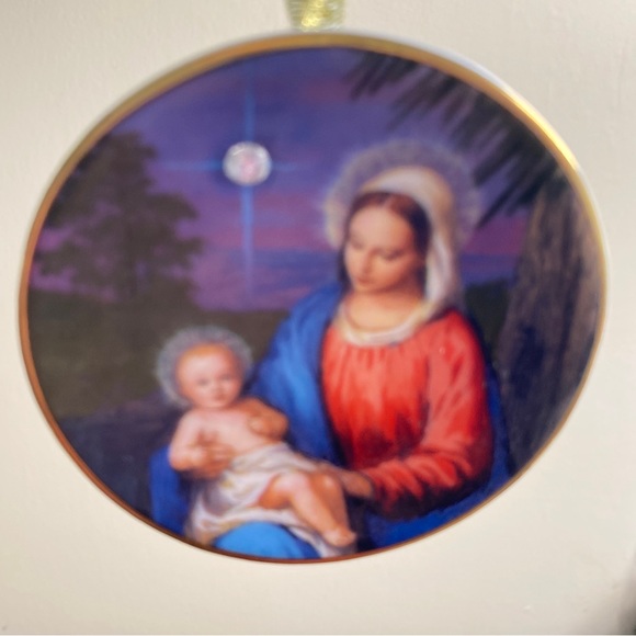 AVON - Star Of Bethlehem Nativity PORCELAIN Ornament - 24K Gold Trim COLLECTIBLE - Picture 3 of 3